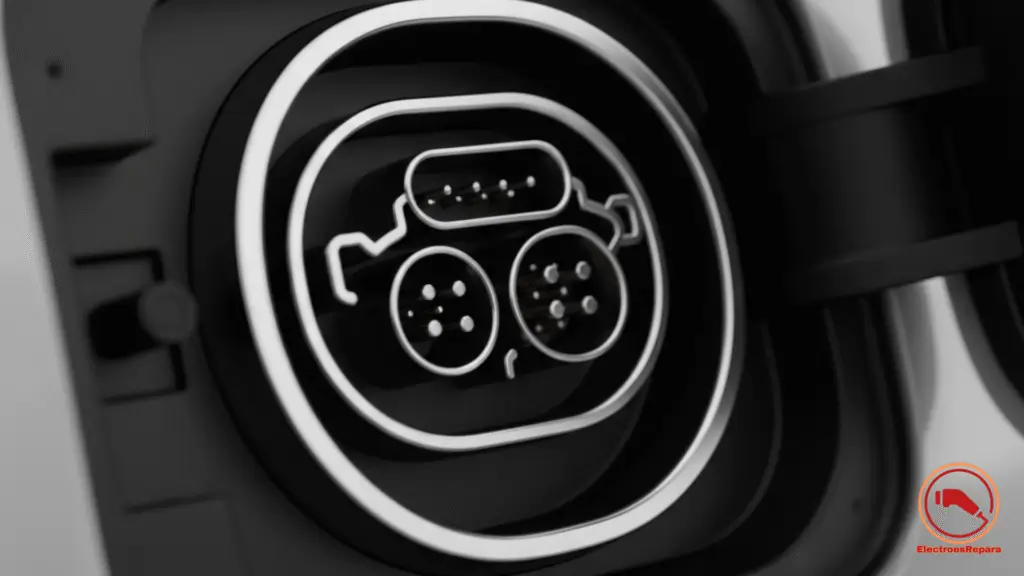 Puerto de carga de coche eléctrico limpio y seco con tapa abierta. Precauciones de limpieza EV. 